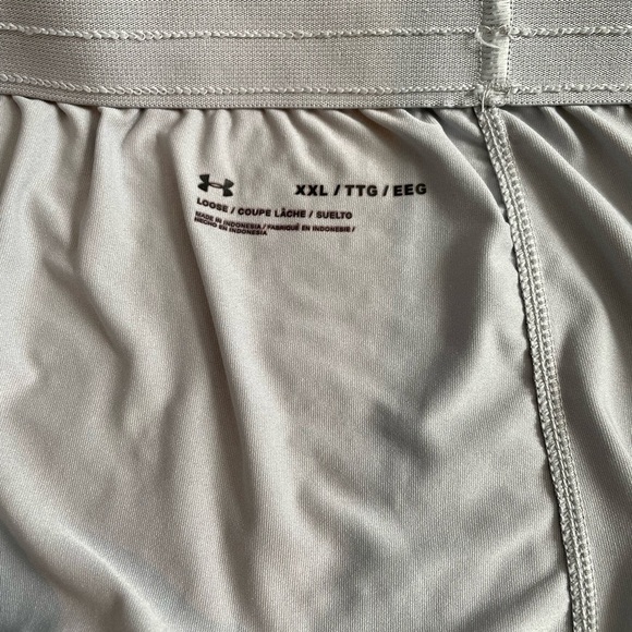 Men’s Under Armour light grey shorts. Size XXL - Picture 3 of 5